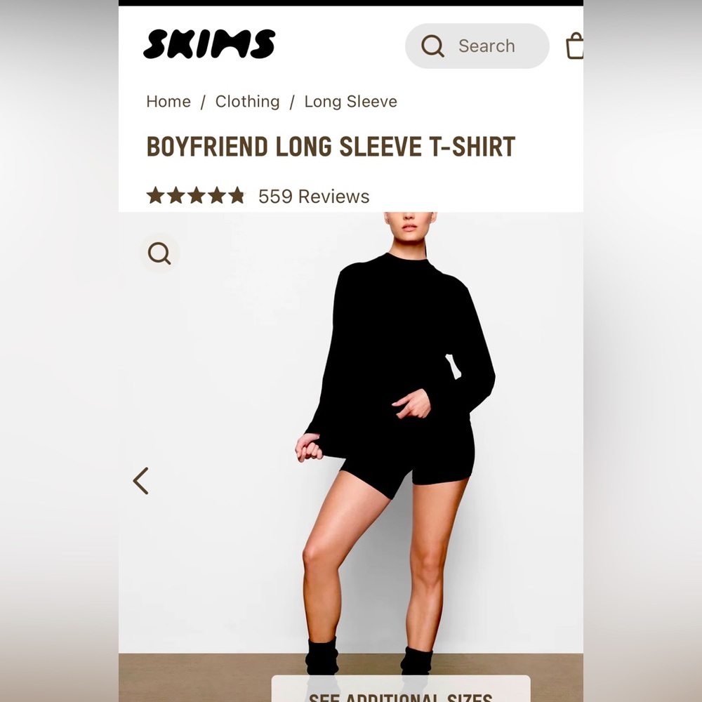 BNWT SKIMS boyfriend tee. Size large. Smoke and pet free home.